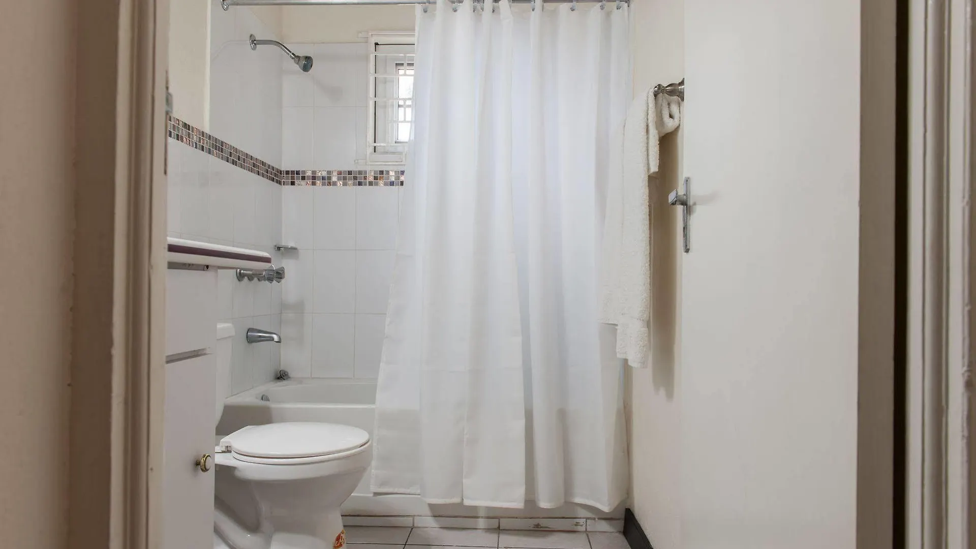 ***  Shirley Retreat Hotel Kingston Jamaica