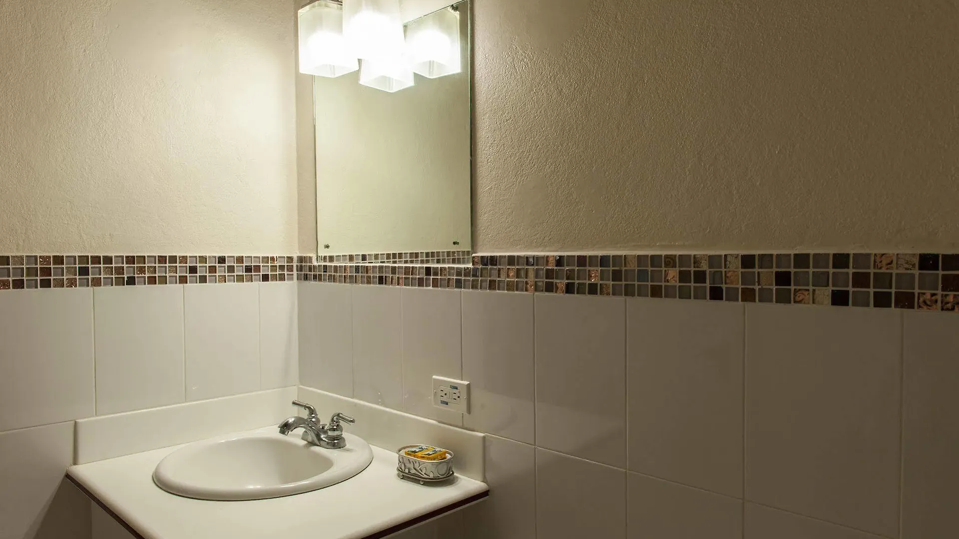 Shirley Retreat Hotel Kingston Jamaica